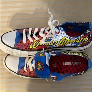 Wonder Woman converse